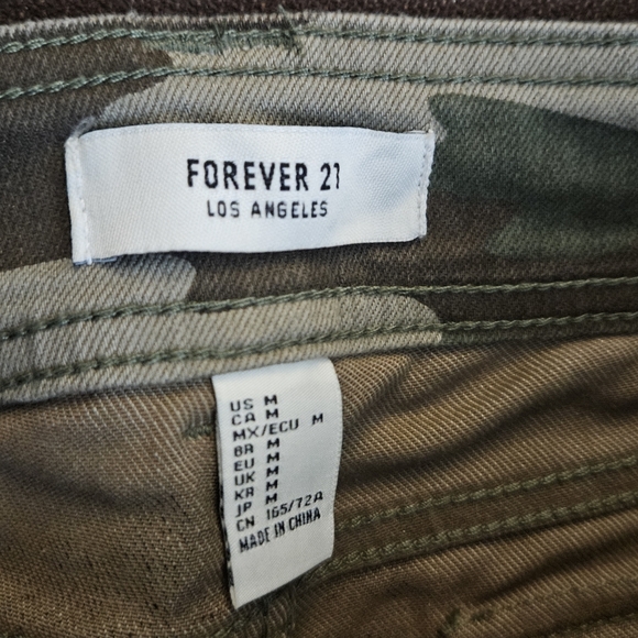Forever 21 Jeans Camouflage Jeans with pockets. - Picture 3 of 11